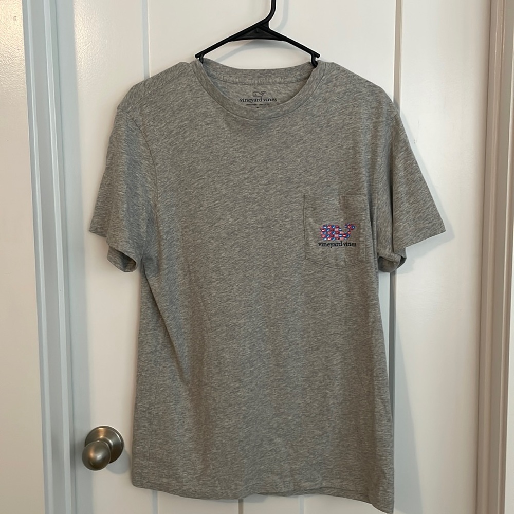BNWT Vineyard Vines mens t-shirt